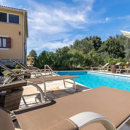 Divina Villa *