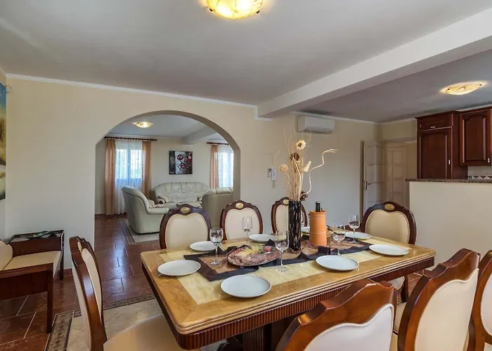 Divina Villa *