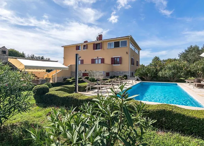 Divina Villa *