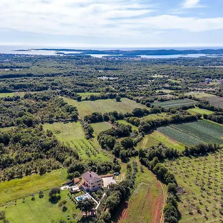 Divina Villa
