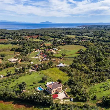 Divina Villa Sisan
