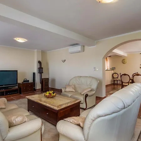 Divina Villa *