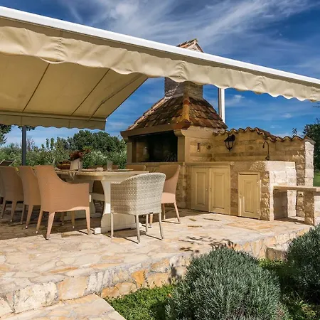 Divina Villa