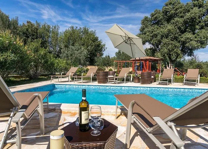 빌라 Divina Šišan