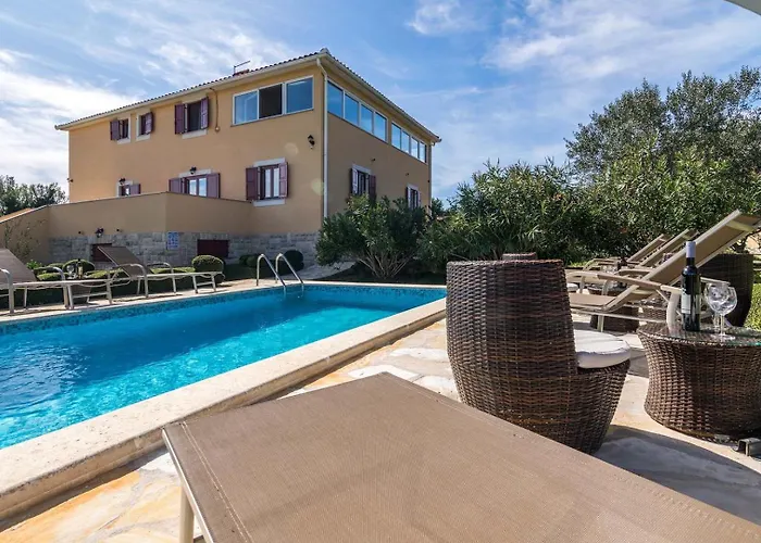 빌라 Divina Šišan